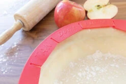 Talisman Designs - One-Piece Adjustable Pie Shield -Home Kitchen Store 1507 Pie Shield Beauty 3 rgb 72ppi 800x 20345.1620162825