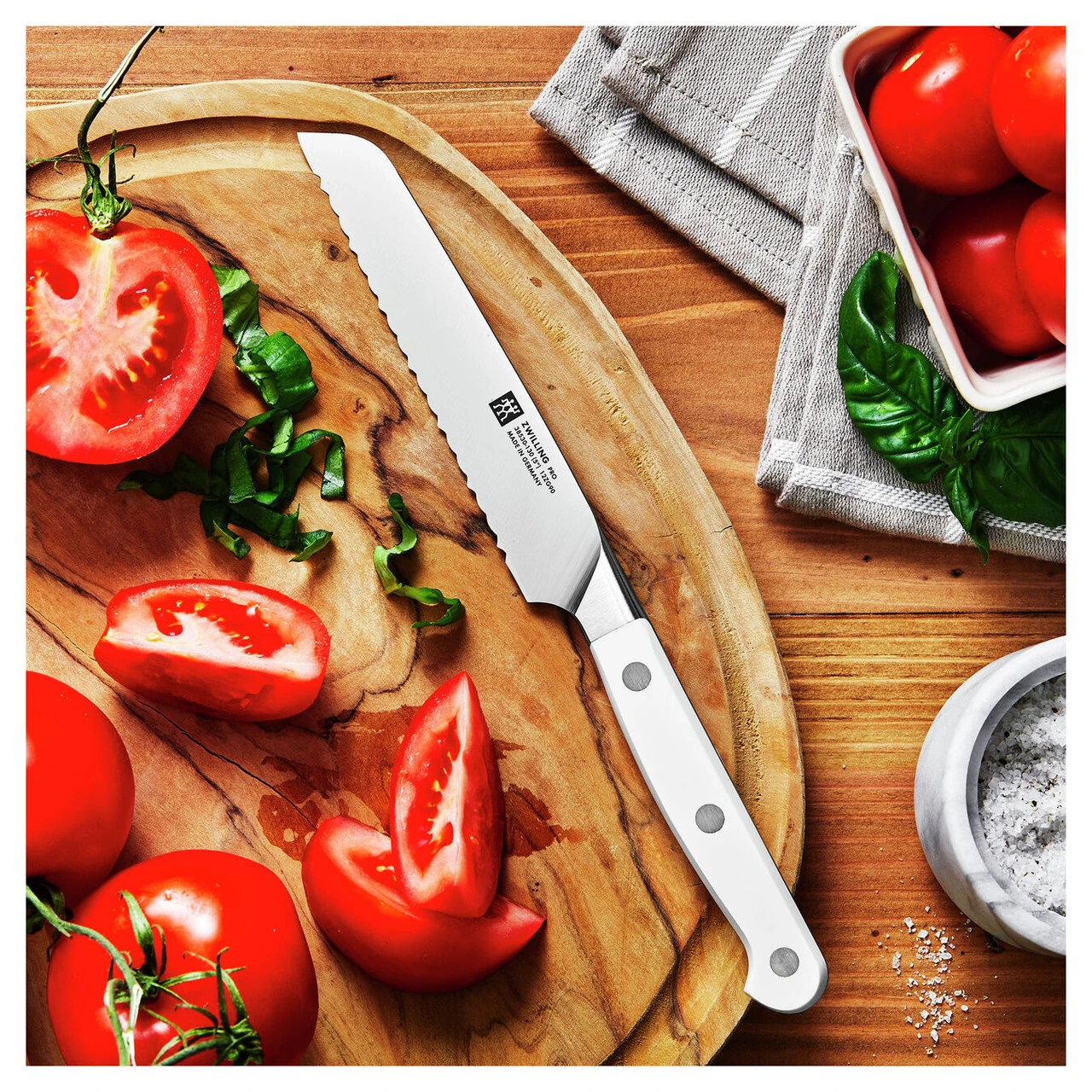 Zwilling - Pro Le Blanc 5.5" Bagel Knife 4 Zwilling - Pro Le Blanc 5.5" Bagel Knife - Image 2