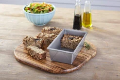 Chicago Metallic - 5" X 9" Non-Stick Loaf Pan -Home Kitchen Store 9154WbTqkxL. AC SL1500 35149.1679597633