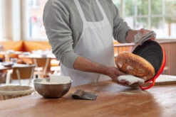 Le Creuset - Flame Bread Oven -Home Kitchen Store RS6542 RS15786 211021 LeCreuset JustBakedBread 1031 RET lpr 54066.1660854722.1280.1280 70948.1660855043