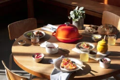 Le Creuset - Flame Bread Oven -Home Kitchen Store RS6544 RS15852 211021 LeCreuset OverheadTasting 0739 RET 12782.1660854772.1280.1280 83990.1660855043