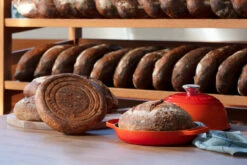 Le Creuset - Oyster Bread Oven -Home Kitchen Store RS6546 RS15783 211021 LeCreuset BreadOvenHeroOpen 0688 RET lpr 87278.1660854722