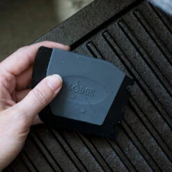 Lodge - Deluxe Pan Scraper -Home Kitchen Store SCRAPERDX20Lifestyle2 38667.1682018056