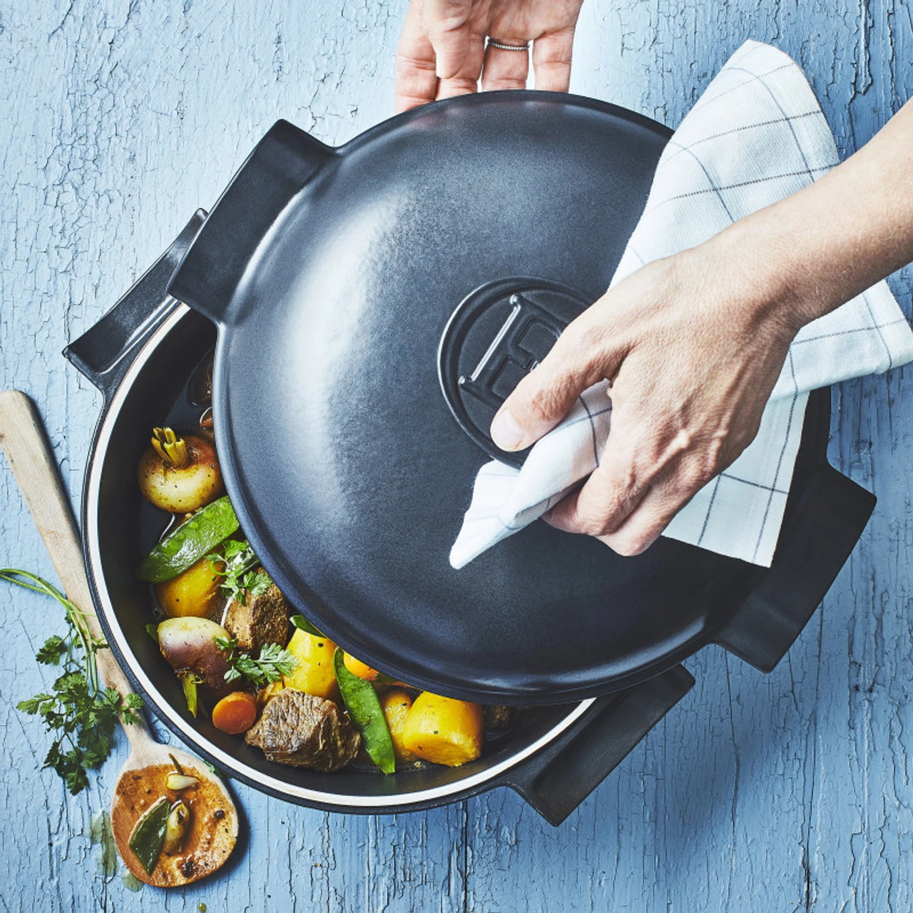 Emile Henry - Delight 4L Casserole 7 Emile Henry - Delight 4L Casserole - Image 5