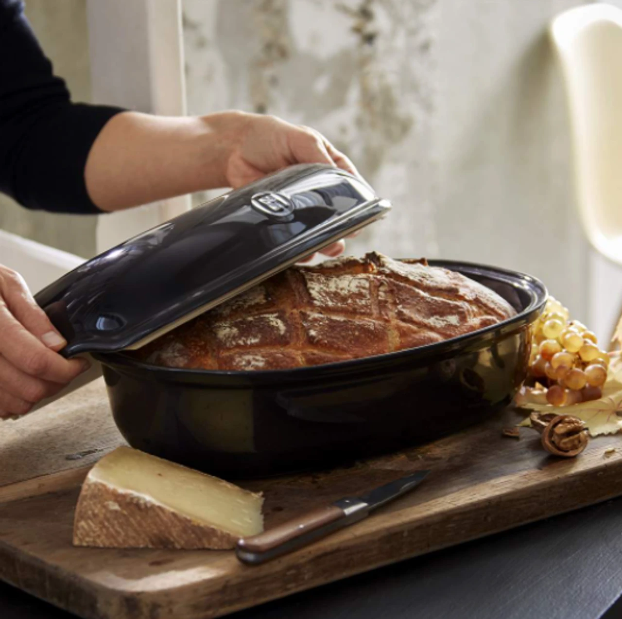 Emile Henry - Bleu Nuit 3L Artisan Loaf Baker 6 Emile Henry - Bleu Nuit 3L Artisan Loaf Baker - Image 4