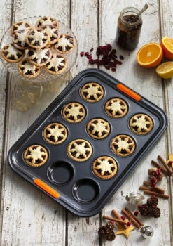 Le Creuset - 12 Cup Mini Muffin Tray