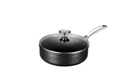 Le Creuset - 9.5" (24cm) 3.3 L Toughened Non-Stick Pro Saute Pan
